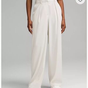 Lululemon Pleat-Front High-Rise Trouser
Regular